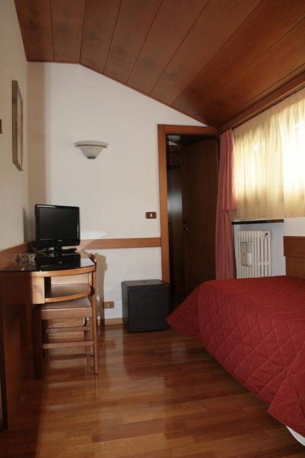 Hotel Cristallo Madonna Habitación foto