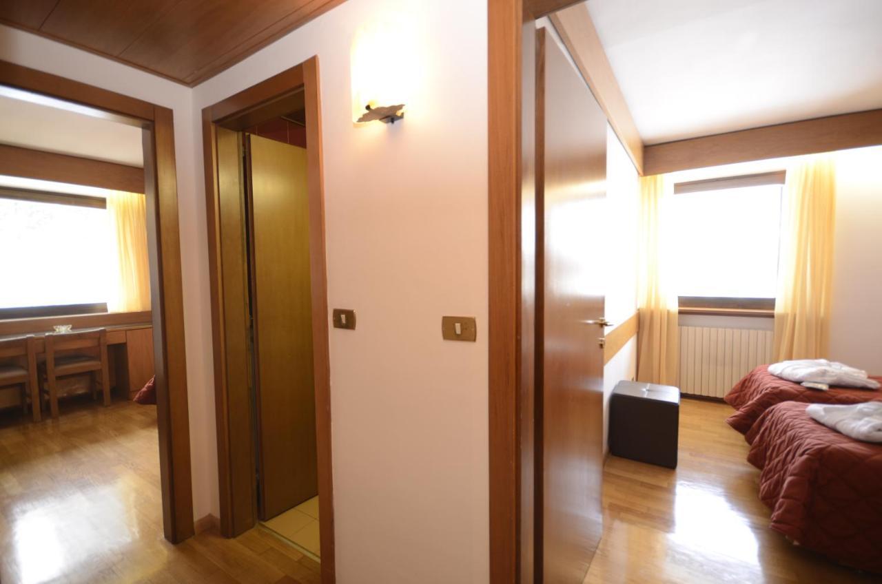 Hotel Cristallo Madonna Habitación foto
